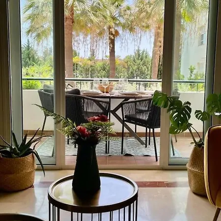 Luxury By Antonio 아파트 *